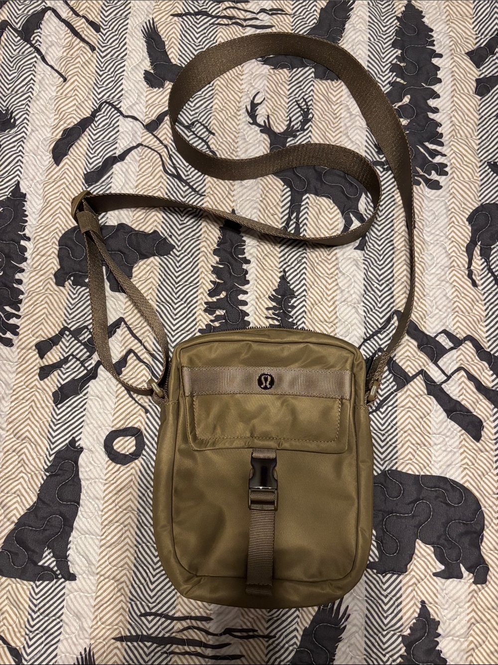lululemon athletica Olive Green Men’s Messenger Crossbody Bag